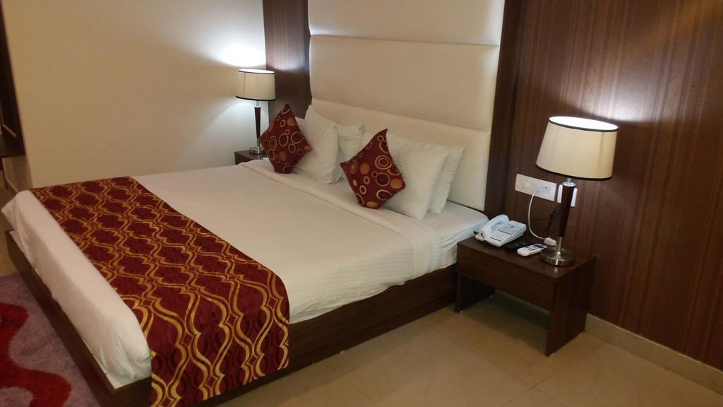 Hotel Jsr Continental Dehradun Quarto foto